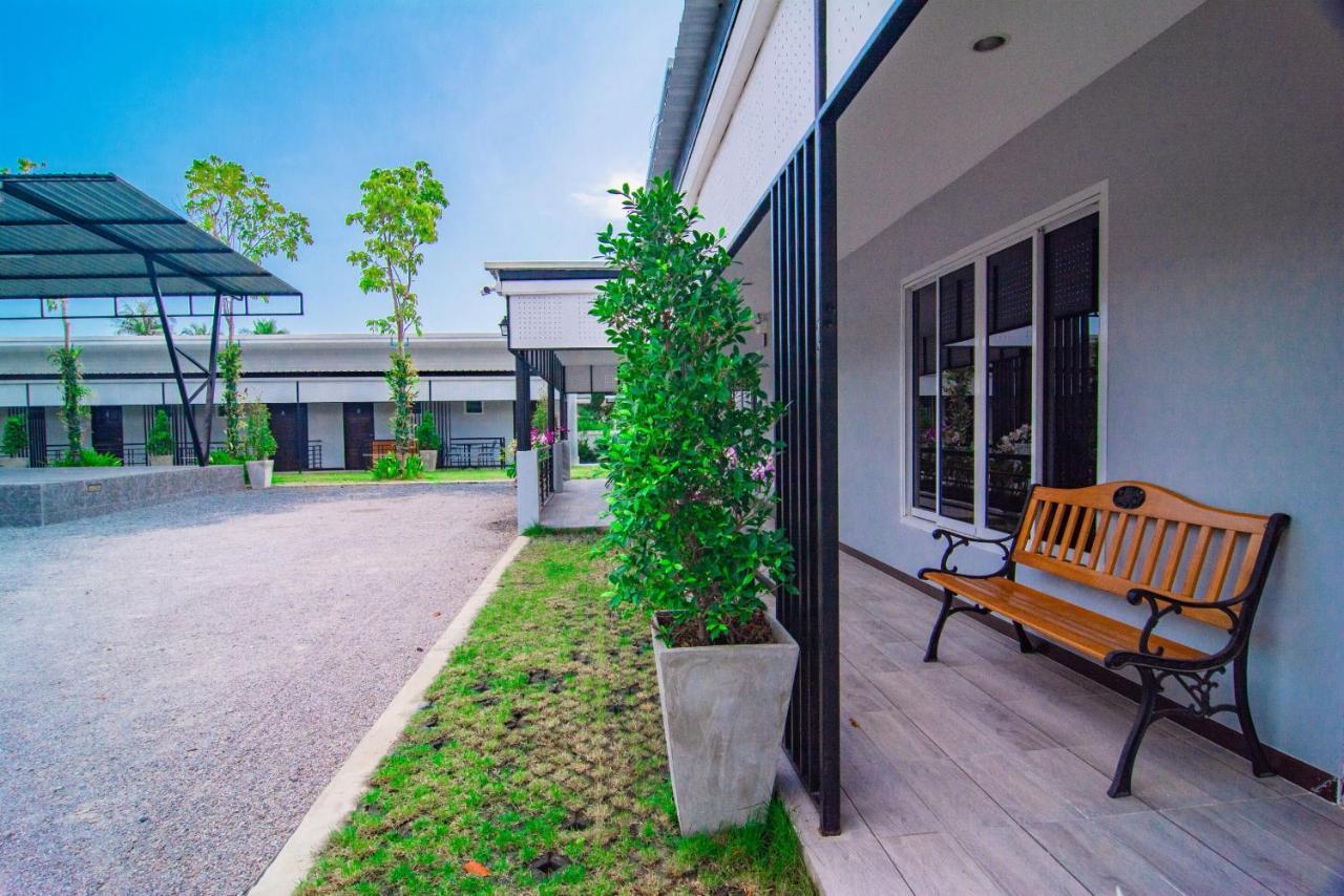 Oyo 533 Runya Poolvilla Prachuap Khiri Khan Luaran gambar