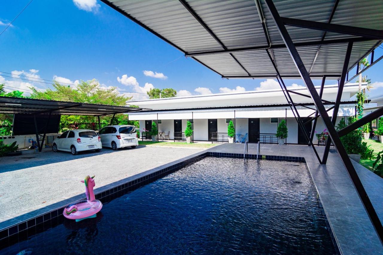 Oyo 533 Runya Poolvilla Prachuap Khiri Khan Luaran gambar