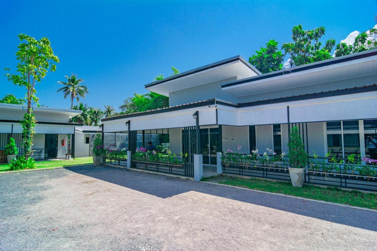 Oyo 533 Runya Poolvilla Prachuap Khiri Khan Luaran gambar